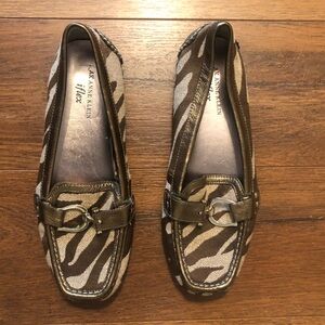AK Anne Klein iflex Metallic Brown and Cream Zebra-Print Loafers 8M